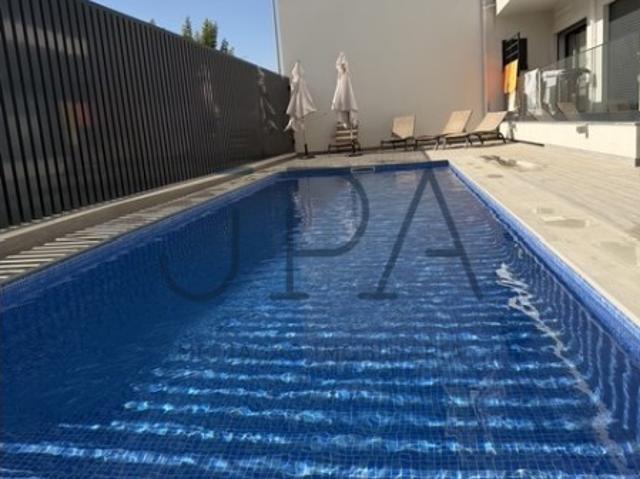 Oportunidade de Investimento: Apartamento T2 com Piscina em Cabanas de Tavira