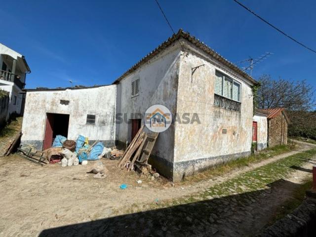 Oportunidade de Investimento Casa para Recuperação em Paúlos, Vila Real