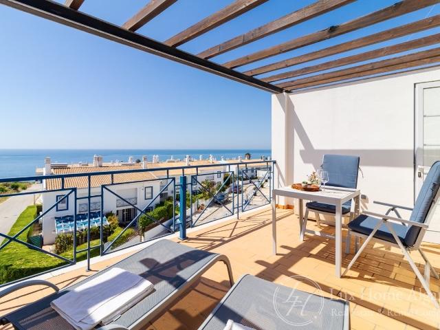 Oportunidade de Investimento com Vista para o Mar em Praia d. 226m² Luz