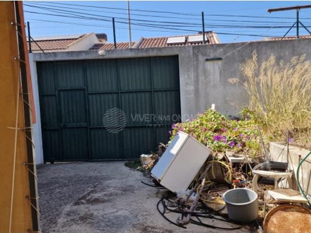 Investimento | Moradia T4 em Alverca do Ribatejo! Quatro frações para remodelar | Vista Rio
