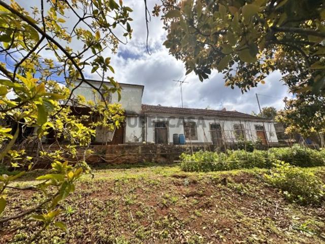 Terreno Urbano no Caniço 2.324 m² Excelente Oportunidade para Construção de 4 Moradias