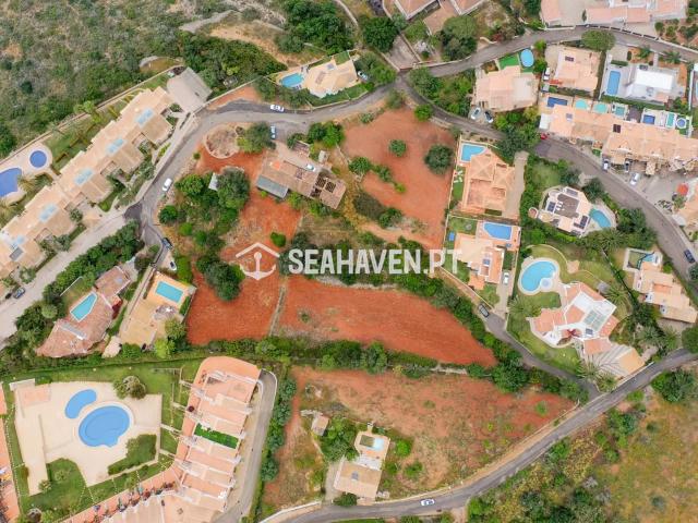 Oportunidade de investimento: lote de terreno para construção com vista mar no Cerro de Águia