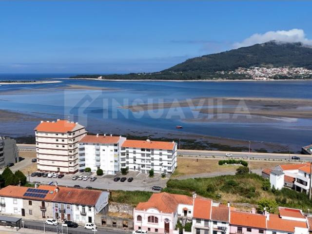 Oportunidade de investimento para construção de 2 moradias geminadas ou 4 apartamentos com vista rio