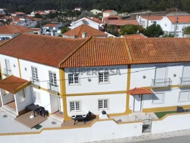 Complexo Habitacional T2 x 4 + 2 anexos e terreno Urbano com Potencial Único