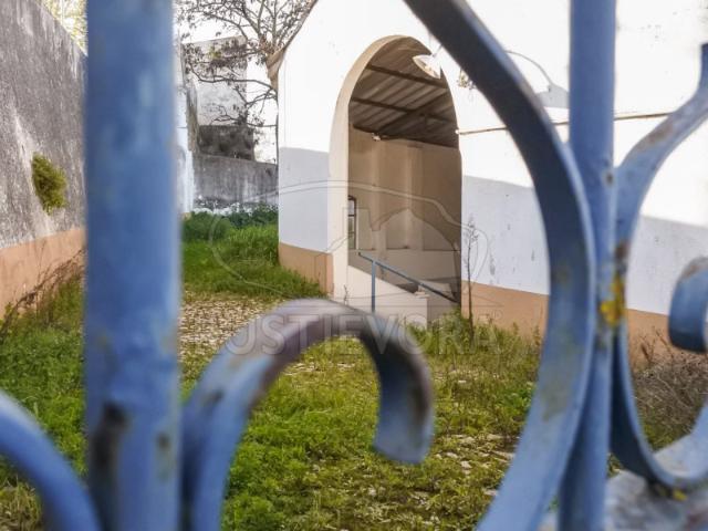 OPORTUNIDADE DE INVESTIMENTO | Terreno em Viana do Alentejo com viabilidade para habitação e comércio | Évora