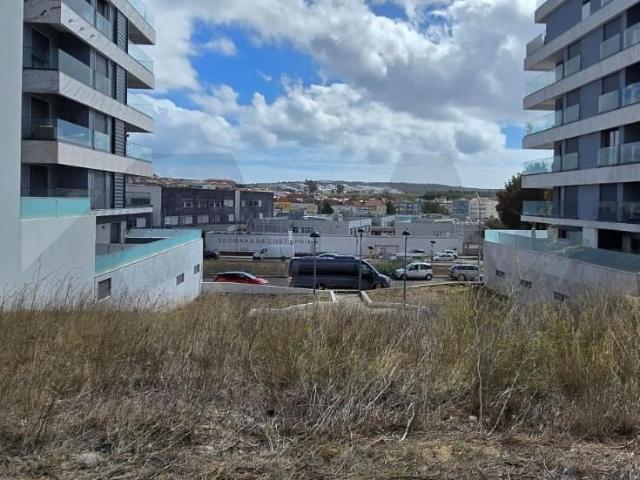 ️ Oportunidade de Investimento: 3 Lotes de Terreno no Centro da Amadora com Projeto Aprovado