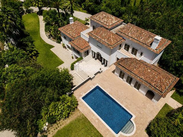 Oportunidade de Reforma | Magnífica Villa de 4+1 Quarto com Vista para o Campo