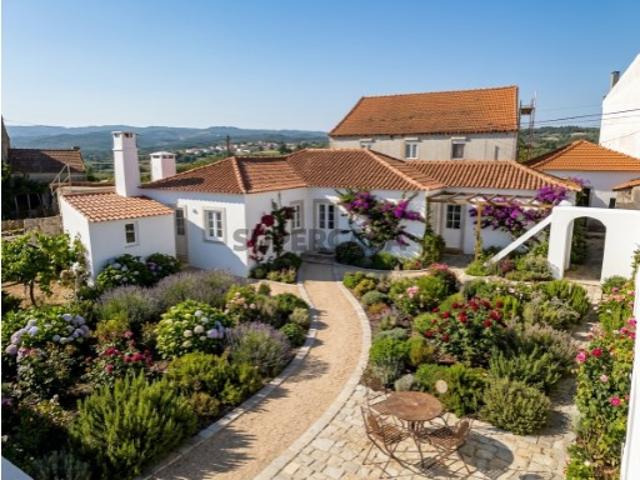 Oportunidade em Esmoriz: moradia para restauro com terreno por 140 000 €