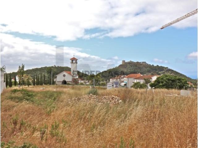 Oportunidade em Sesimbra: T0 Moderno na Zona da Corredoura