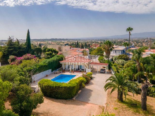 Oportunidade! Elegante Villa de 4 Quartos com Piscina em um. 316m² Lagoa e Carvoeiro