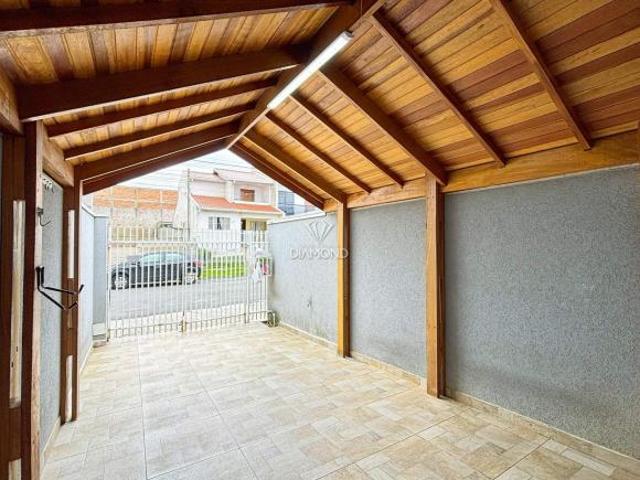 Oportunidade, excelente sobrado á venda de frente para rua no Umbará!