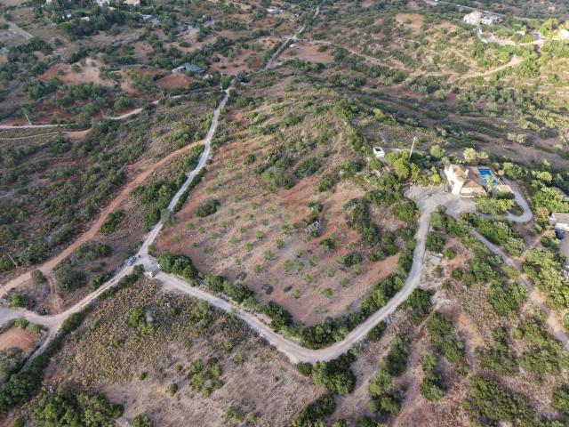 Oportunidade, Excelente Terreno Rústico para venda Situado em Pés de Cerro
