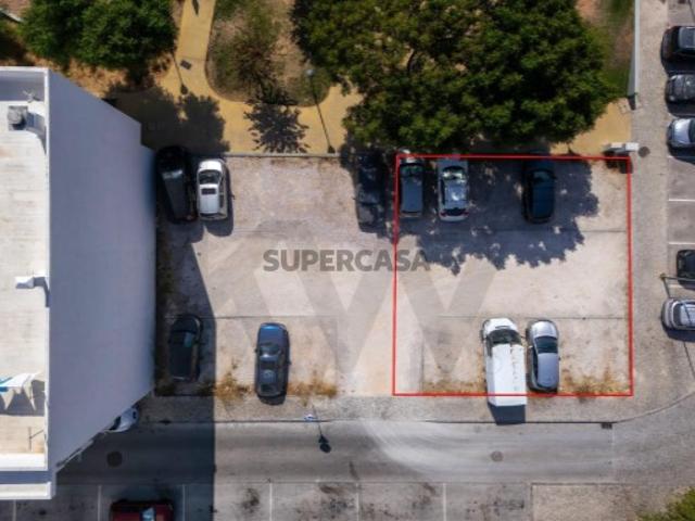 Oportunidade Imperdível em Loulé: Terreno para Construção de Prédio!