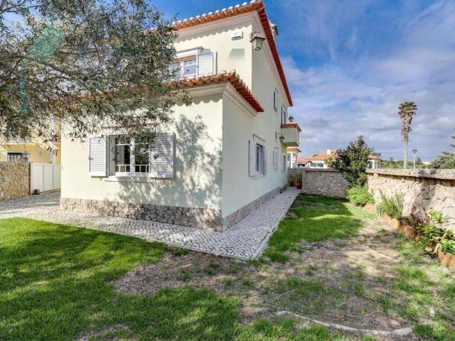 Oportunidade Imperdível! Moradia T4 Independente à Venda em. 106m² Carvoeira e Carmões