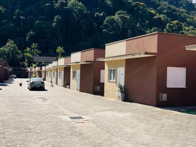 OPORTUNIDADE INCRÍVEL – CASA EM CONDOMÍNIO NOVO A 250M DA PRAIA