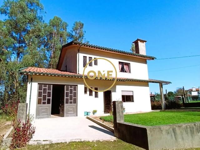 Oportunidade Moradia T3, Anexo T2 e Terreno Rústico em Carreira e Fonte Coberta
