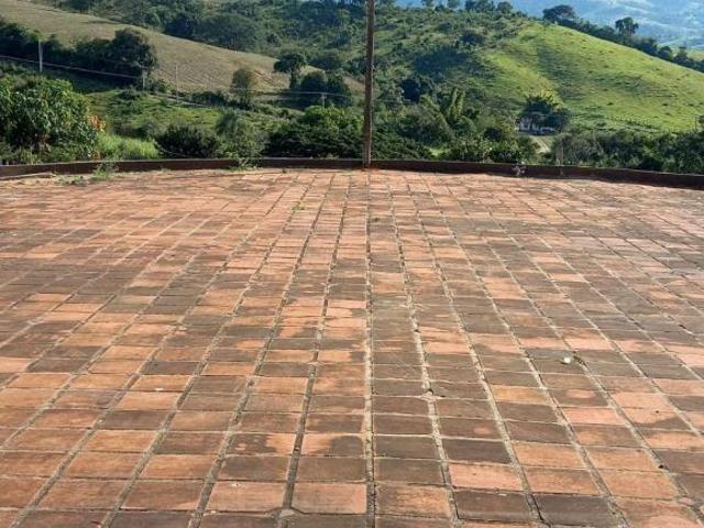 Oportunidade! Maravilhosa fazenda em Lindoia, com 27 alqueires, rica em água, pastagem formada, 4 km