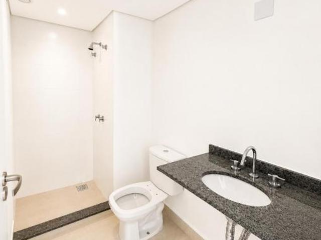 Oportunidade no Centro! Studio Nunca Habitado com Sacada e Vista Livre