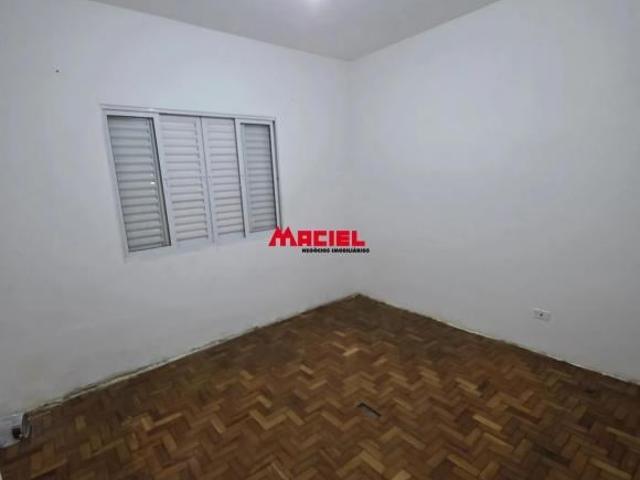 OPORTUNIDADE NO JARDIM DAS INDÚSTRIAS! CASA TERREA 200M²