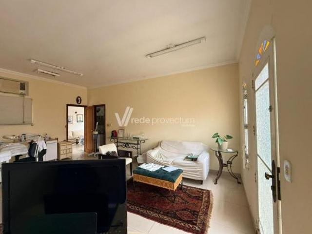 Oportunidade na Nova Campinas: Residência Versátil com 300m² de Terreno