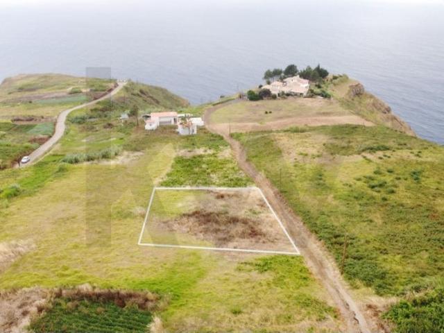 Oportunidade na Ponta do Pargo! Terreno com Vista Mar de Sonho!
