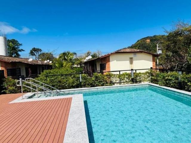 Oportunidade na praia da baleia em condomínio fechado e completo com piscina área de lazer em umas d