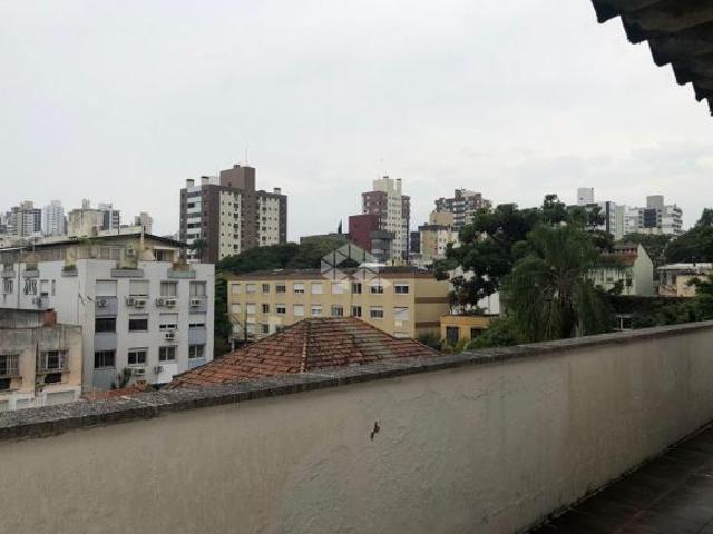 Cobertura 1 dormitório, 1 suíte, 1 vaga no bairro Petrópolis, Porto Alegre, próxima à Praça da Encol