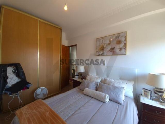 Oportunidade Rara em Mem Martins: T1 com Varanda e Elevador por 219.000€!