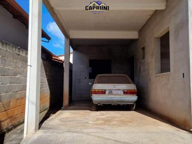 Oportunidade Rara em Passa Tempo: Casa com 5 Quartos, 2 Suítes e Cobertura com Vista Incrível
