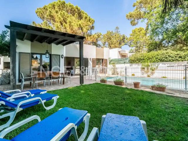 Oportunidade rara: Moradia V3 a 600m da praia 125m² Albufeira e Olhos de Água