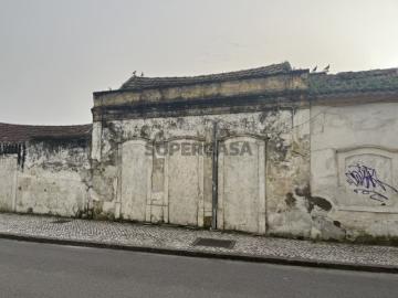 Oportunidade Rara no Centro do Cartaxo, com Elevado Potencial de Construção