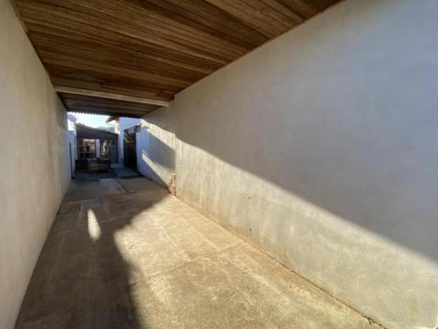 Casa em Alvenaria de Fundos com Entrada Individual e Edícula Terreno Exclusivo de 223m²