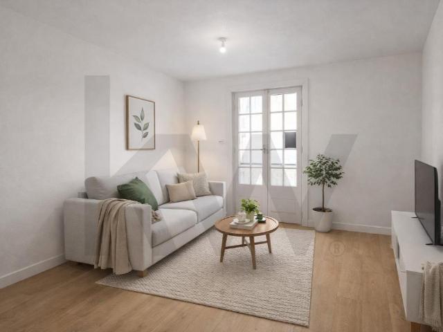 Oportunidade | T1 para obras em prédio com áreas comuns reab. 33m² Santa Maria Maior