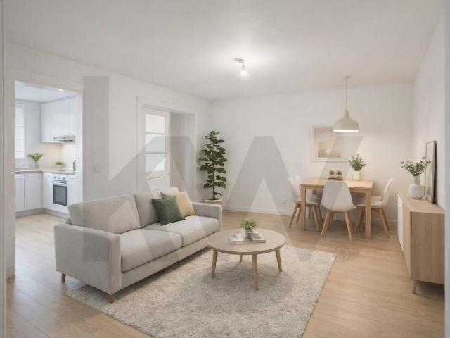 Oportunidade | T1 para obras em prédio com áreas comuns reab. 33m² Santa Maria Maior