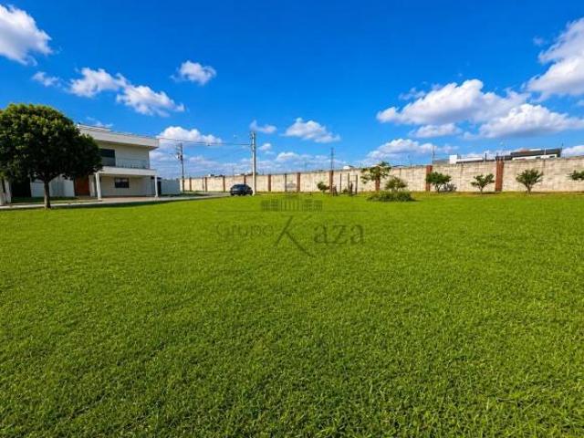 Oportunidade Terreno em Condomínio Reserva Aruanã Loteamento Floresta 347m²