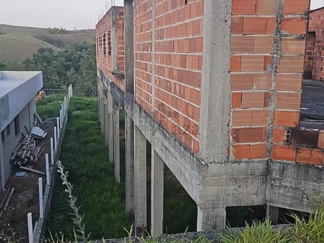 Oportunidade Terreno em Condomínio Vale dos Lagos com construção iniciada Jacareí 2.200m²