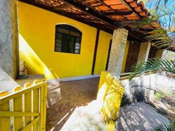 Oportunidade Única: Casa Charmosa com 2 Quartos e Lote Amplo no Várzea do Solar II