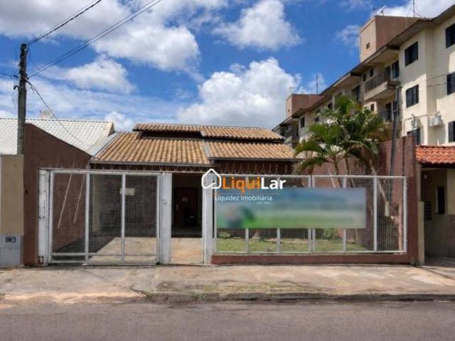 Oportunidade Única! Casa com Potencial Residencial e Comercial em Localização Estratégica!