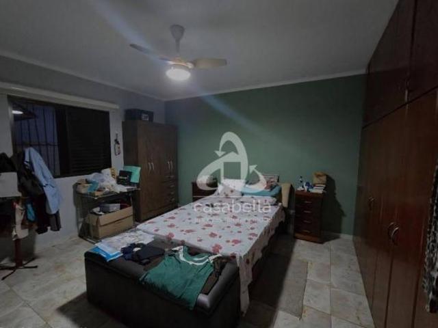 Oportunidade Única! Casa Sobreposta Baixa, Isolada, 3 Suítes e Localização Privilegiada!