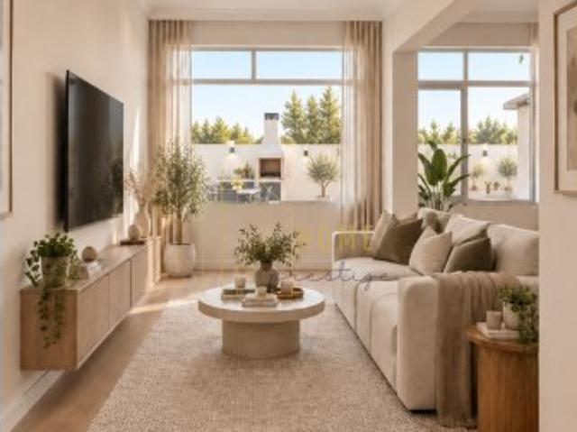 Oportunidade Única: Apartamento T3 Totalmente Remodelado com Espaço Exterior no Seixal