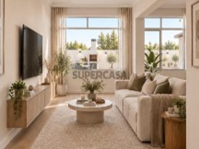Oportunidade Única: Apartamento T3 Totalmente Remodelado com Espaço Exterior no Seixal