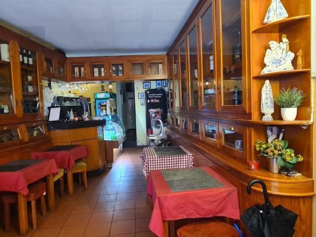 Oportunidade Única – Bar/Restaurante à Venda no Coração do C. 40m² Santa Maria Maior