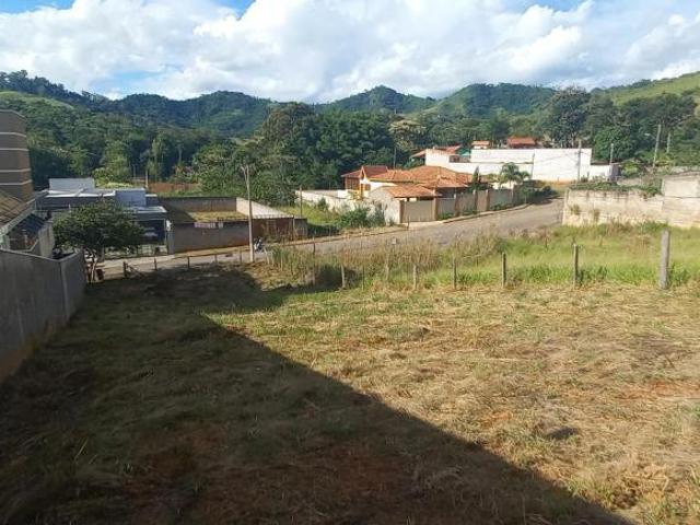 Oportunidade única de adquirir um terreno com topografia impecável e uma vista deslumbrante no bairr