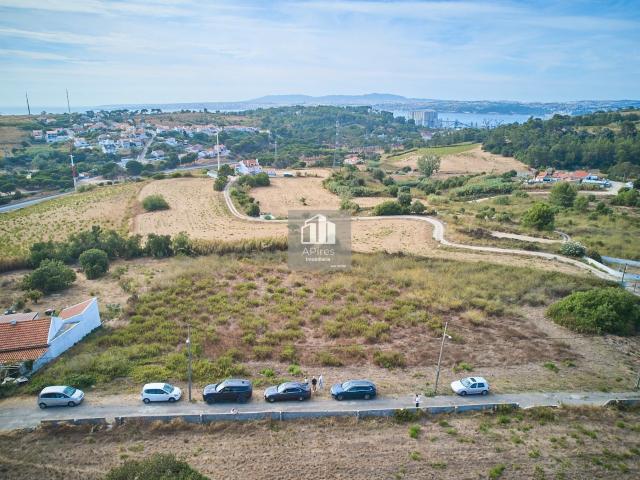 Oportunidade Única de Investimento em Almada: Lote de 6.156m² com Vista Mar e Rio