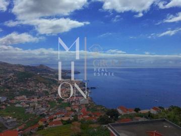 Oportunidade Única em Câmara de Lobos – Terreno para Construção com Vista Panorâmica