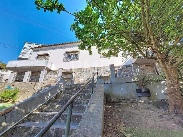 Agualva: 2 moradias independentes com terreno e jardim