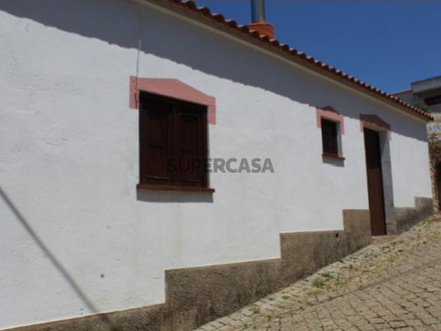 Terreno misto com casa para remodelar em Marmelete, Monchique