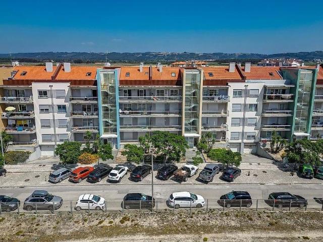 Oportunidade Única em São Martinho do Porto – T2+3 com Vista Deslumbrante para a Baía
