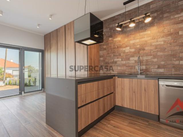 Oportunidade Única em Palmela Duas Moradias | Excelente Opção para Habitação e Investimento