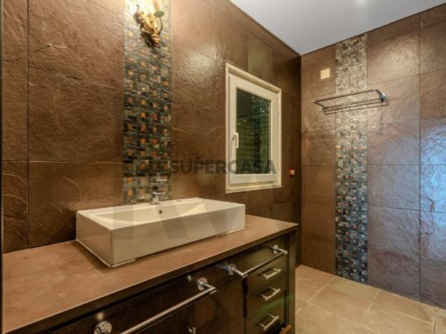 Oportunidade Única em Palmela: Exclusiva Moradia T4 com Piscina em lote de 9824 m2 Aceita permuta